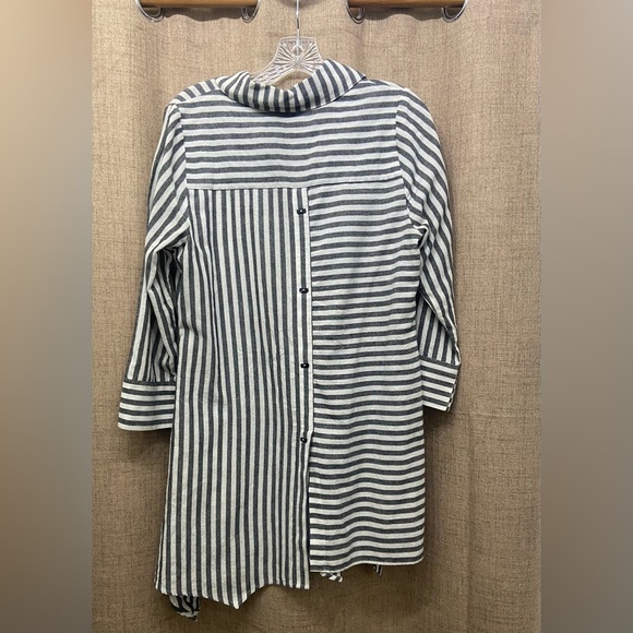 Striped gray and White Women's cotton tunic Top - Picture 7 of 9